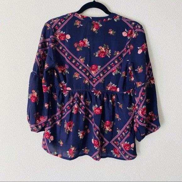 Francesca's | NWT Laura Floral Blouse - Picture 7 of 8